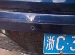 菲斯塔-停人家店后门口，不知道是不是挡道了，也不知道谁把我车刮这样，里面白色的不知道是不是底漆。请问车友能修复吗