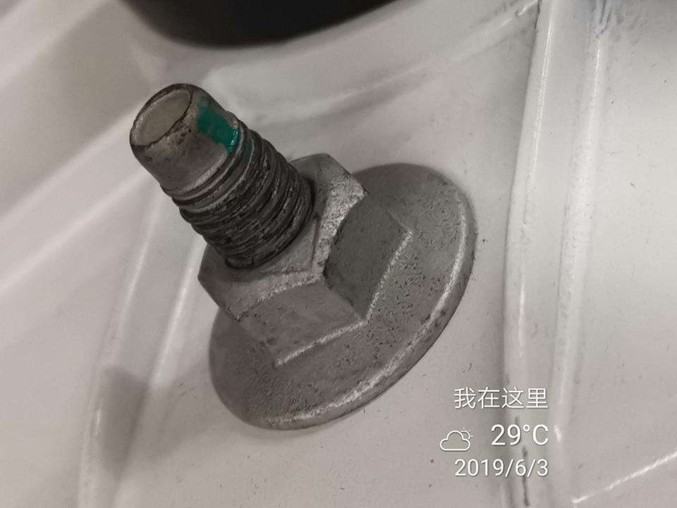 凯迪拉克ats-l-请大神们看看。刚提的ATSL。 这样正常吗。