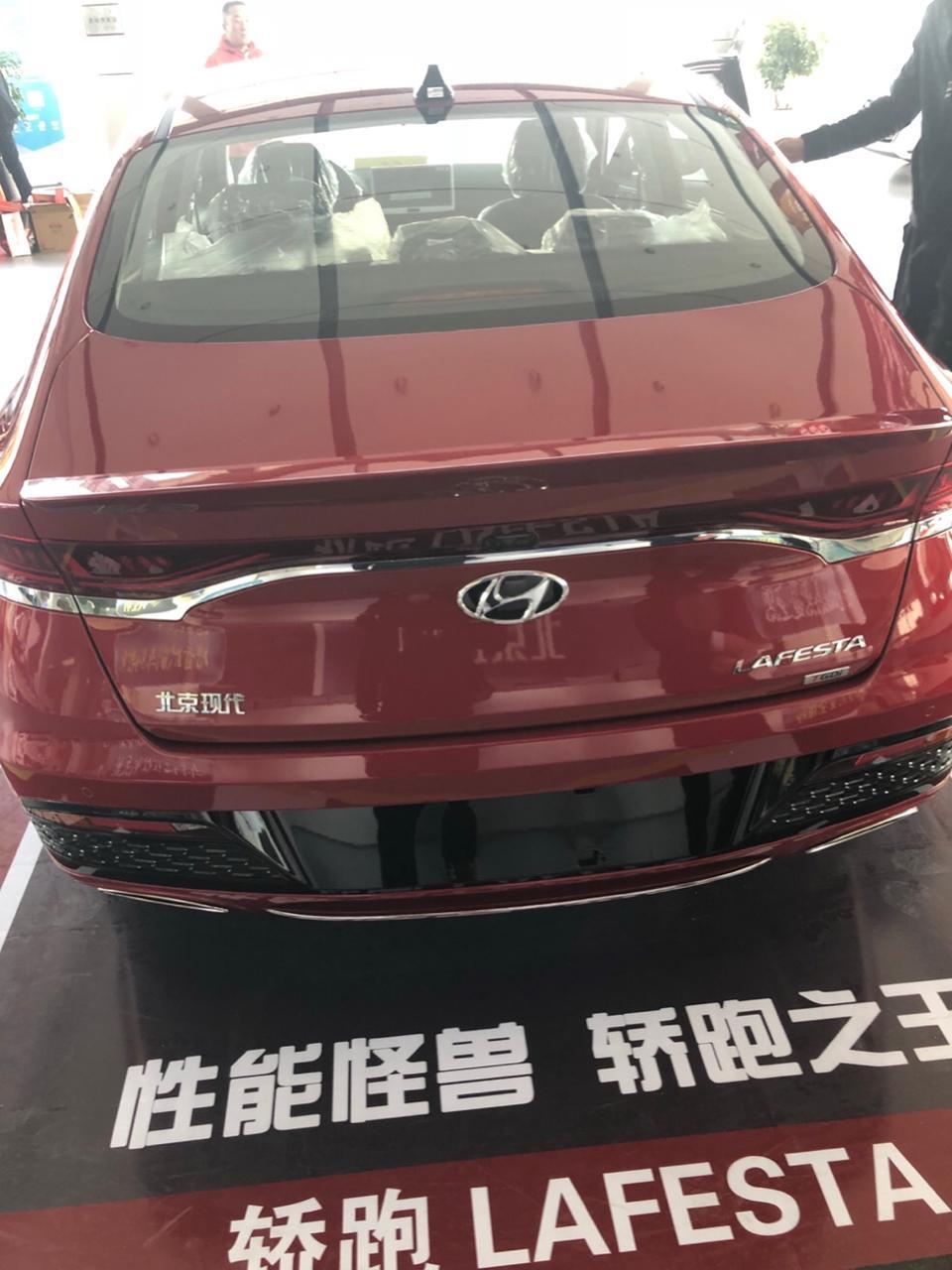 菲斯塔-请问颜色有没有全黑的？