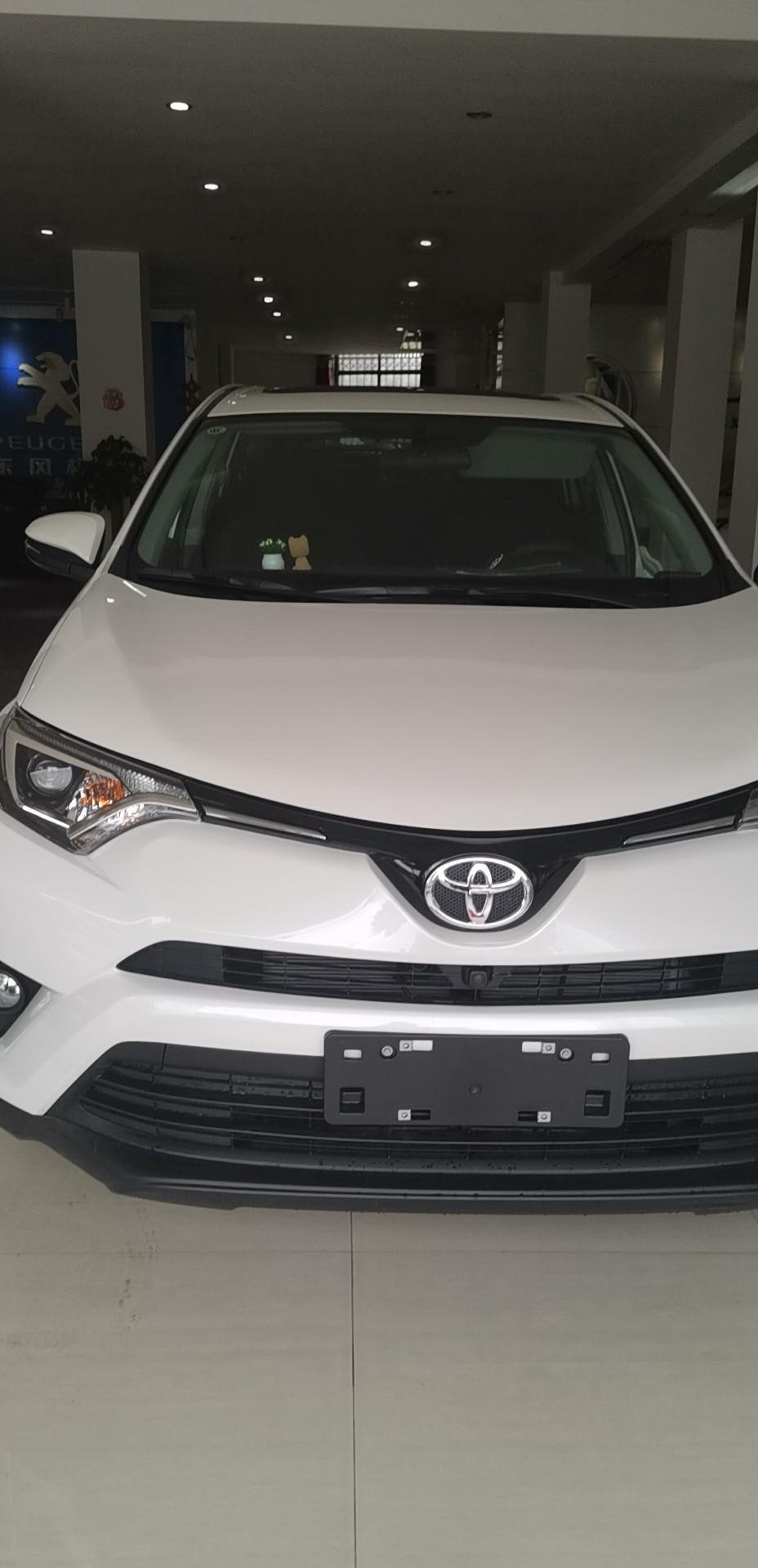 rav4荣放-2019款2.0L.CⅤT两驱风尚版，落地190600元，送便宜的膜，脚垫，后备箱垫，挡泥板，然后自己换膜换脚垫，加前后保险杠和脚踏板，坐垫套，全部搞定195000元，这个价格怎样
