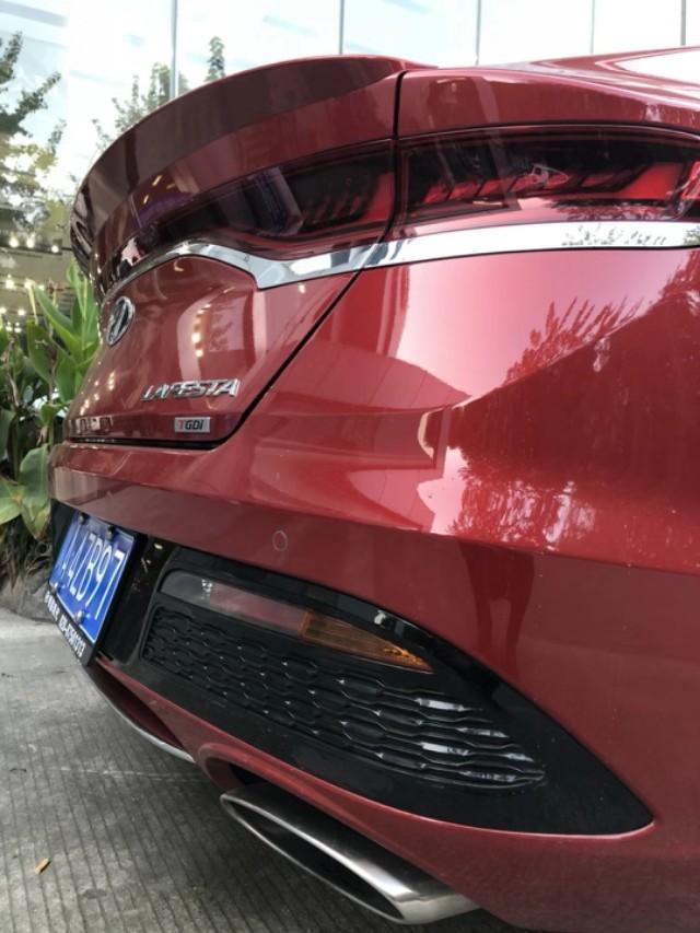 为什么菲斯塔大灯没有????？