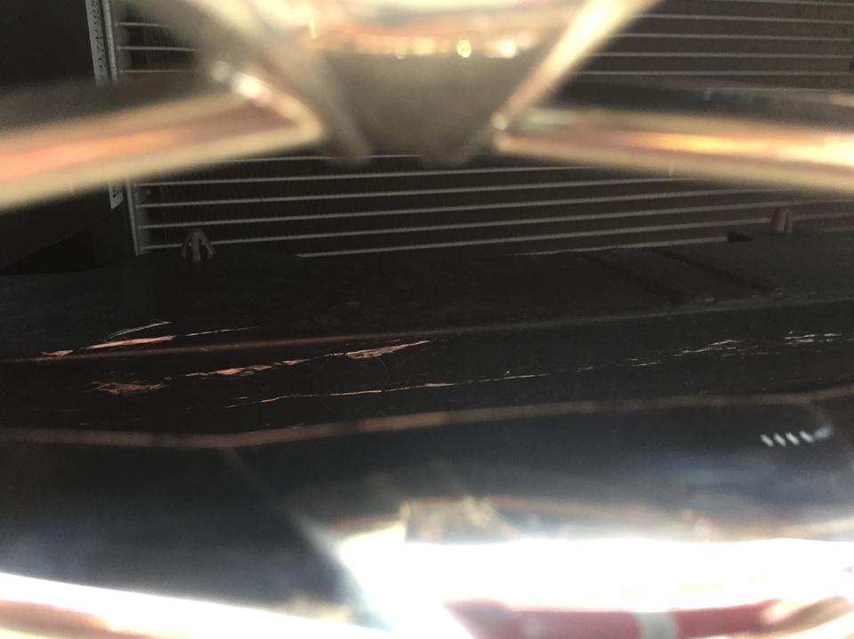菲斯塔-提车的时候没注意前脸里面到4s店他说里面是塑料的而且不是人为的我就想问各位大哥这塑料这是正常的？提车才10多天