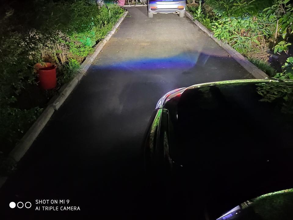 .刚提的红旗h5低配，突然发现近光灯底部发蓝，左右都有，是什么原因导致的，需要找4s店保修么？新手小白，谢谢大家