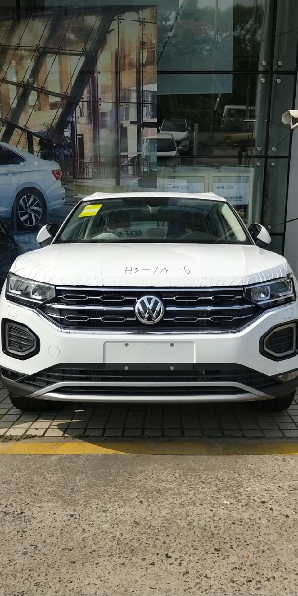 请教一下各位大神，本人昨天在上海定的探岳2.0两驱豪华黑色，月底提车，回安徽办理拍照，4s店收了100元临牌费用，提车需要注意什么？回家办理拍照需要什么？