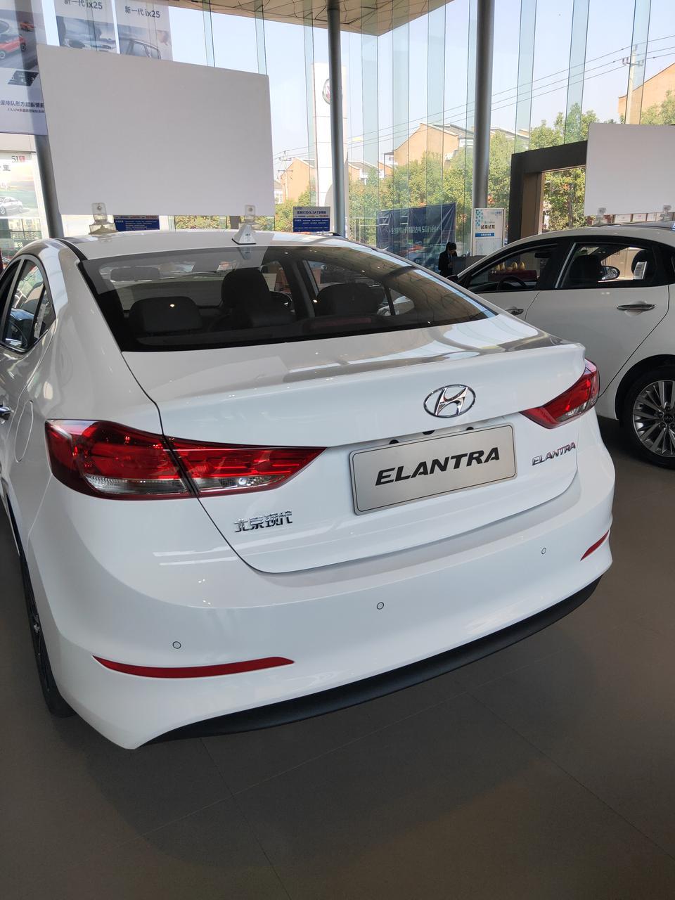 2019北京现代领动精英车窗下面线条不整齐这款所有车都哪样吗