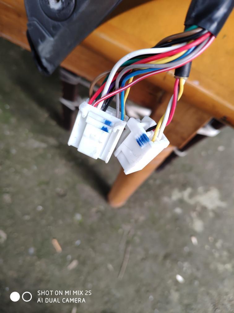 宋pro-宋p顶配然油副驾驶后视镜，外下壳坏，功能正常，有需此配件找我，我是车主，刚换下来