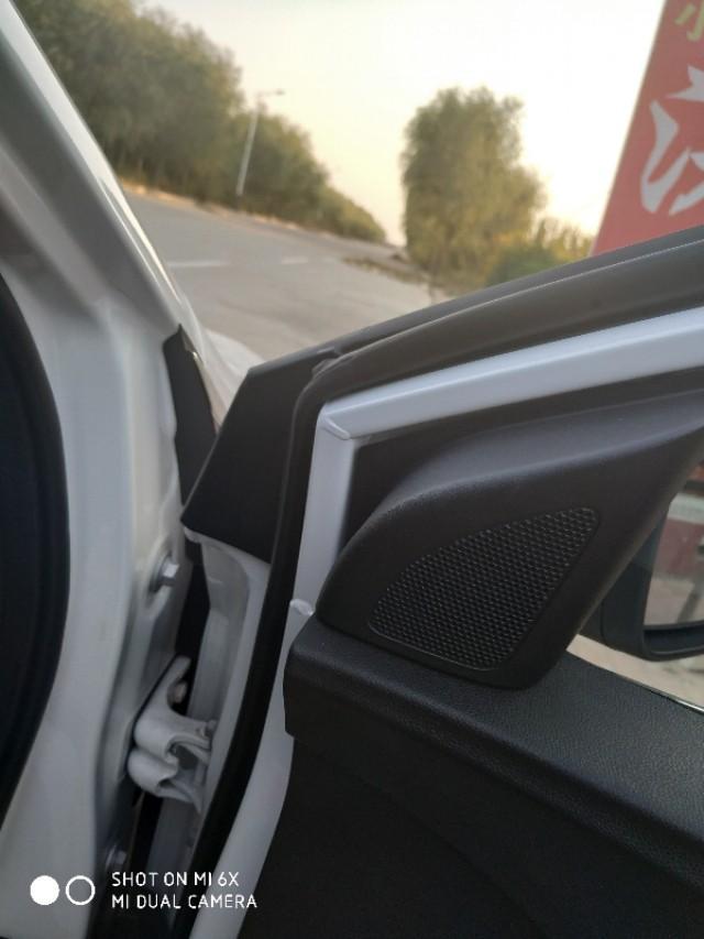 英朗-大家看看你们的别，正驾驶和副驾驶这俩小喇叭，怎么缝隙差这么多，你们看看也这样吗？