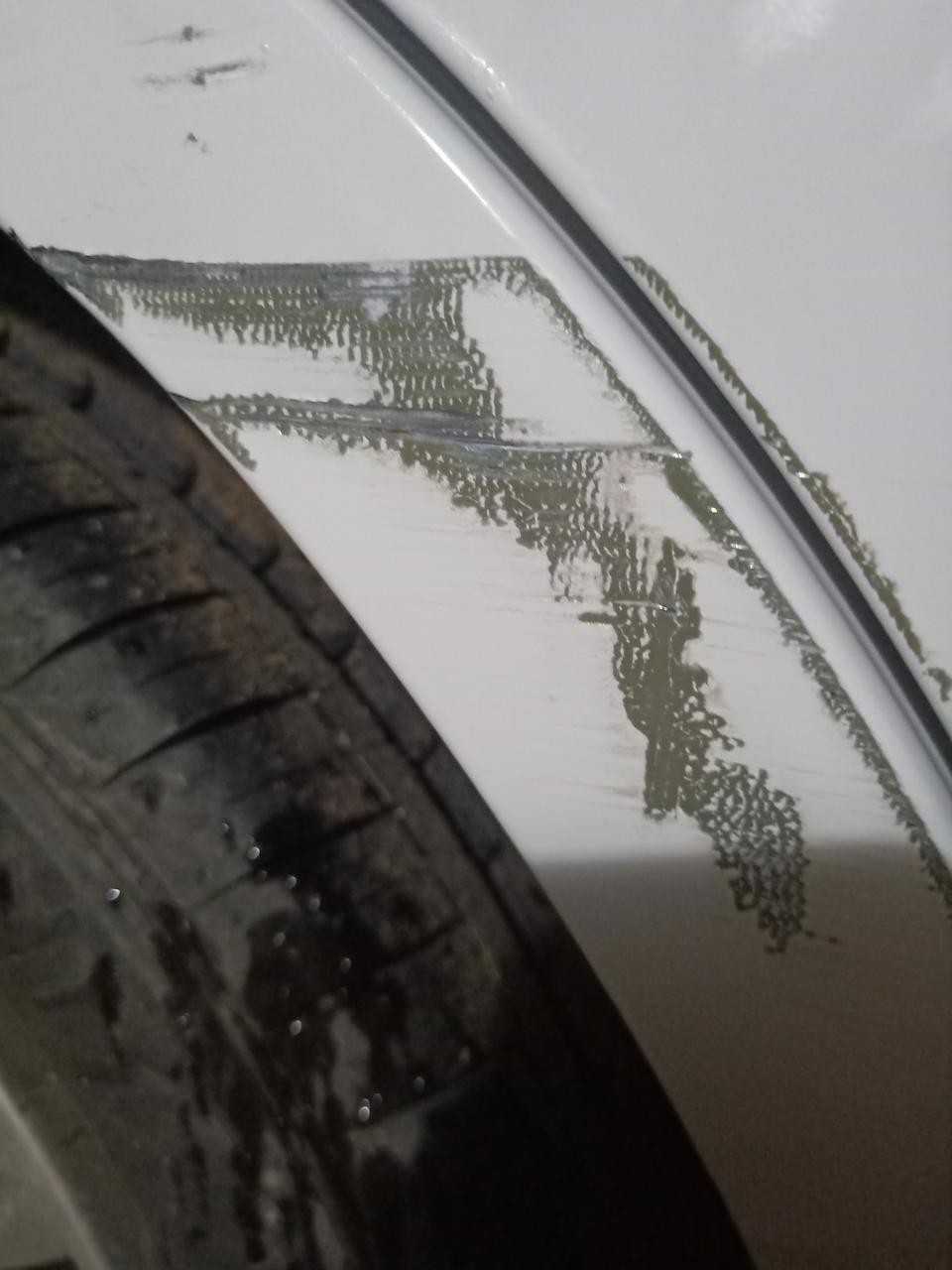 英朗-你好，自己进院子里的时候刮了一下，喷一下漆多少钱？
