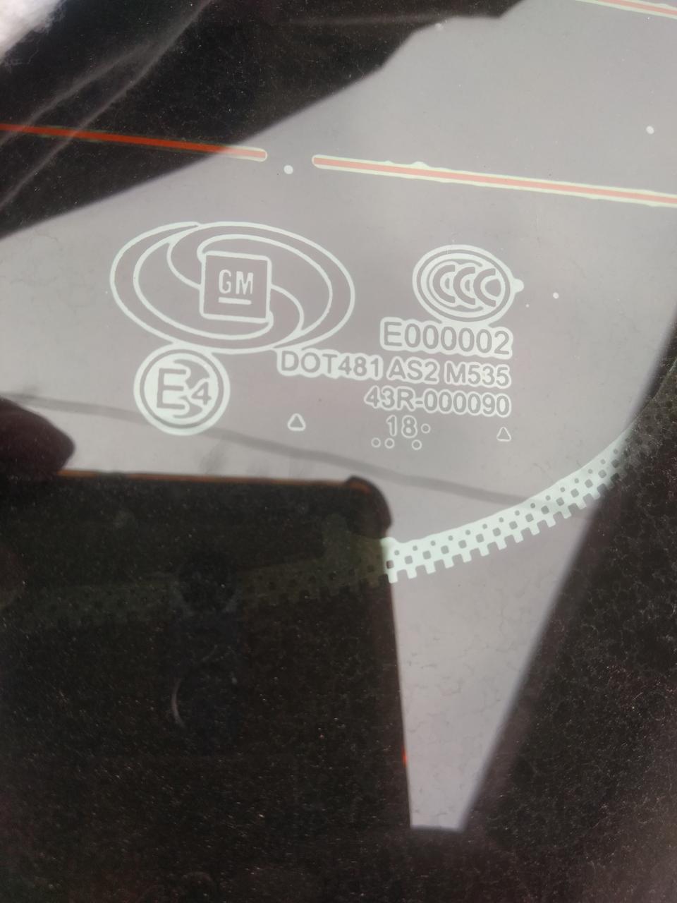 英朗-汽车玻璃上的小点是什么意思？这两块玻璃分别是什么意思？