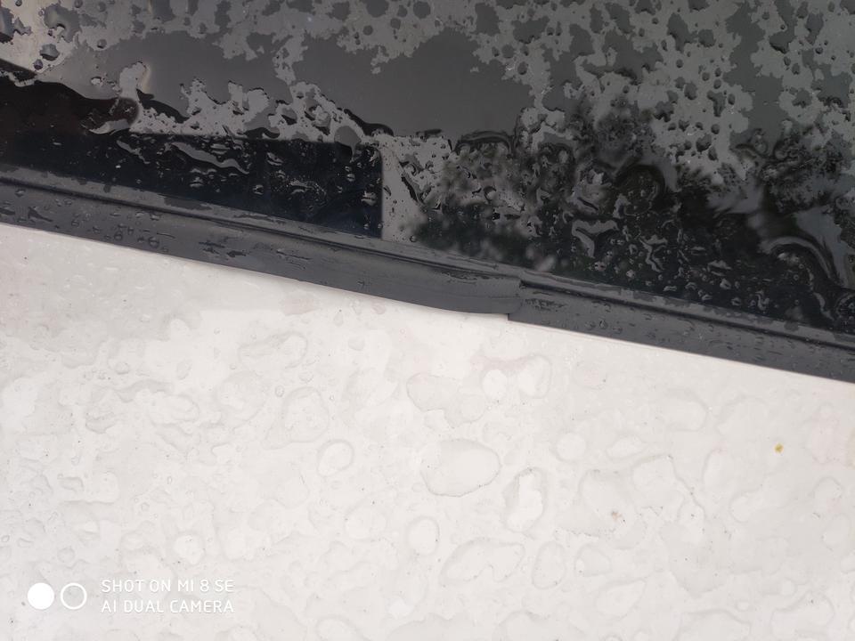 宋pro-各位车主，你们的天窗这个位置的密封条是否有翘起鼓包。去4s店看说是正常，设计和做工就是这样的，不会漏水……