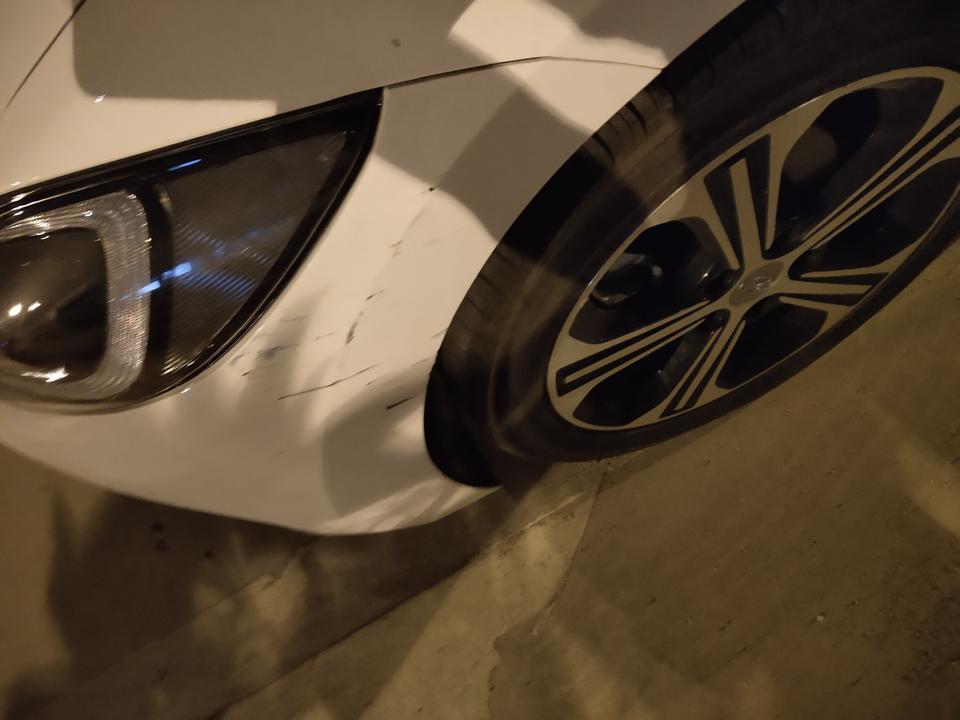 求教各位大佬
领动大灯下面图片这个位置是铁的还是塑料的啊。漏底漆了会不会生锈。不去补漆行吗