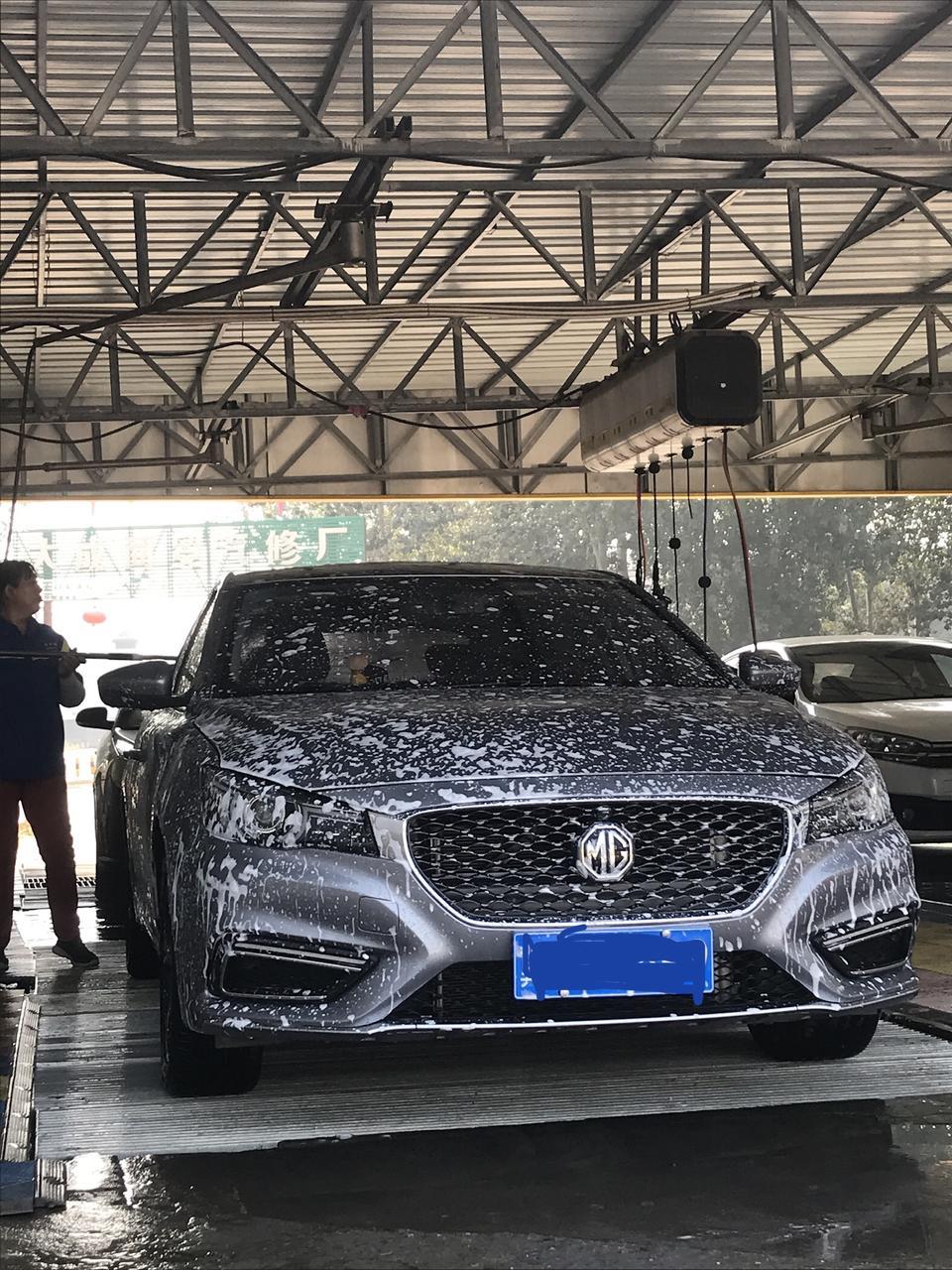 名爵6-请问，车子开起来仪表盘的位置有滋滋滋的响声，就跟哪震动的一样，是什么情况？听着很烦，该怎么解决啊