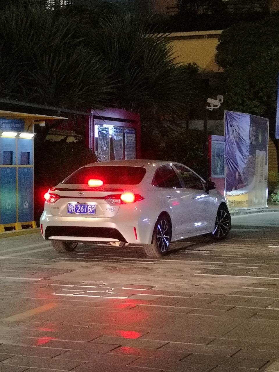 新车刚提回来半个月，4s店说一千公里要做首保，请问大家买雷凌或者卡罗拉的时候是多少公里才去做首保？