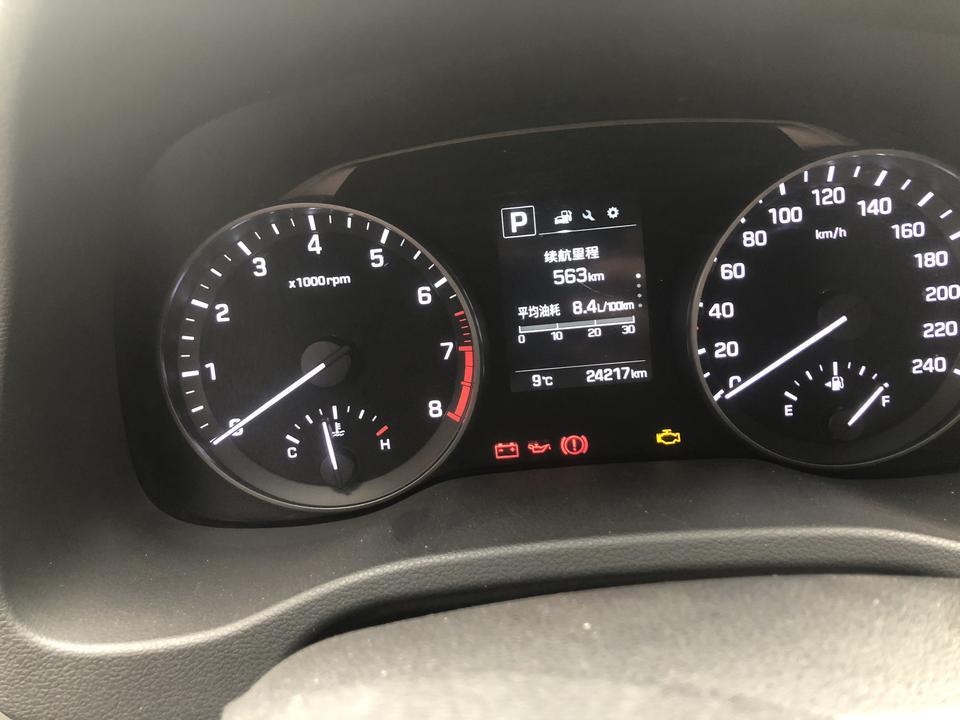 领动-17年的车 17年底提车 到现在2万4千公里  开车的时候停下在起步 特别肉 而且有时候40迈左右转速经常到2000转。是什么原因  以前不管冬天夏天油耗都在7.8左右 现在油表显示8.4