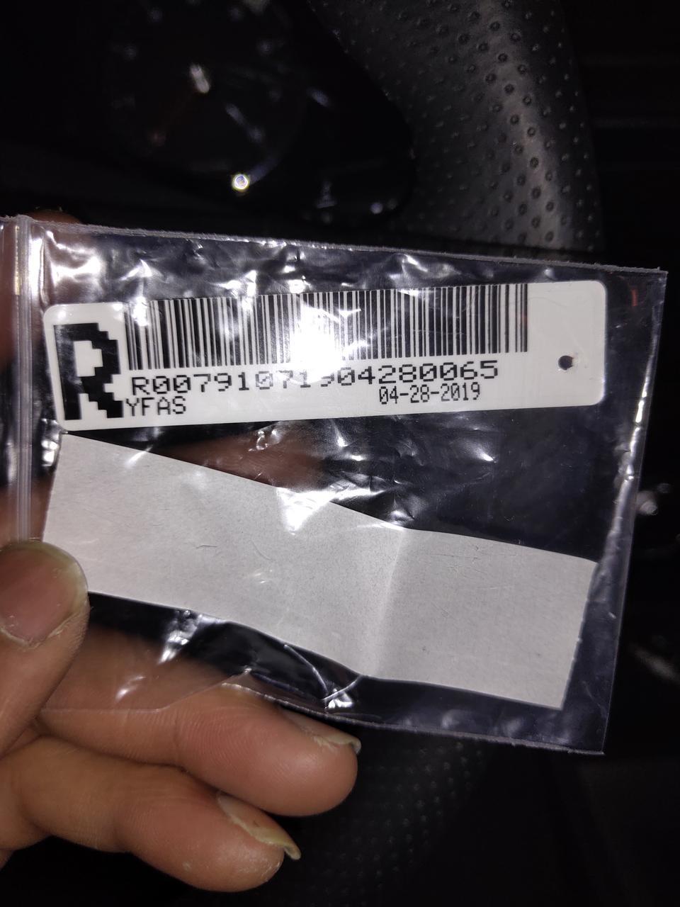 名爵6手扶箱里面的，这个有什么用？还有这个钥匙上这个数字又是干嘛的