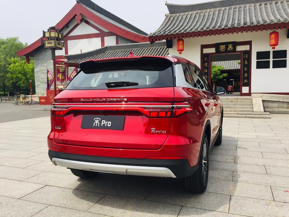 宋pro-在红色更灰色之间徘徊，到底哪个颜色好看点？哪个显得上档次一点?