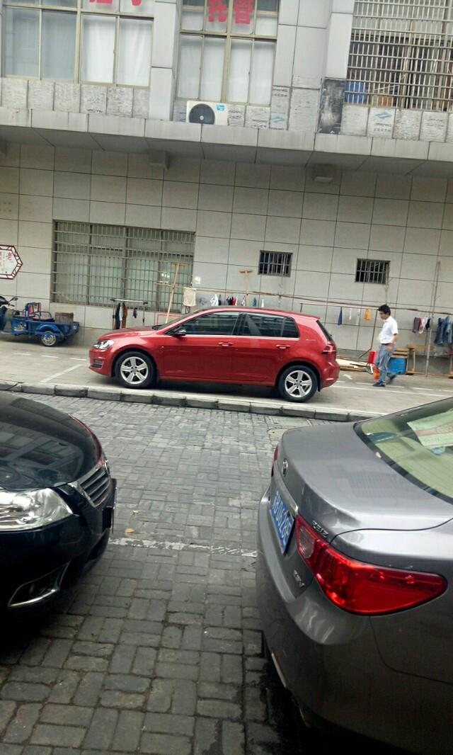 大家看看这是什么车，高尔夫是一种车型吗？怎么区分有没有底盘的车？