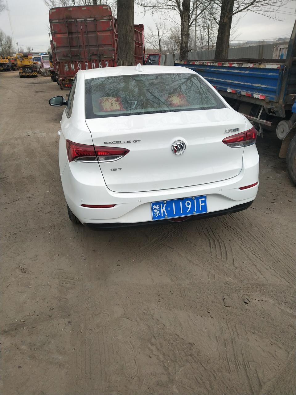 我是18款英朗1.0T的。在压井盖的时候后轮就会感觉有明显的摆动