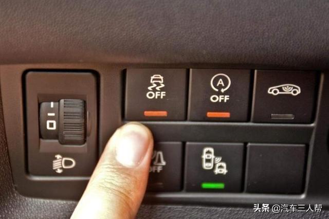 雷凌-车身稳定系统真的管用么？为什么路上还是有那么多汽车翻车？

现在大家买车的时候都会注重汽车的安全配置有哪些，而有一些懂车的人就会先看有没有配上车身控制这个功能，因为这个系统在关键的时候可以救自己一命，那么这个稳定系统真的那么有用吗？为什么高速上还有那么多翻车的例子？