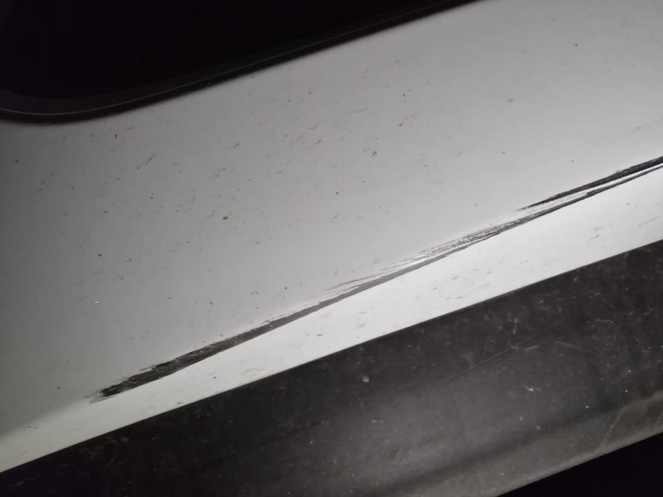 英朗前保险杠茨漏底漆了需要喷漆吗？