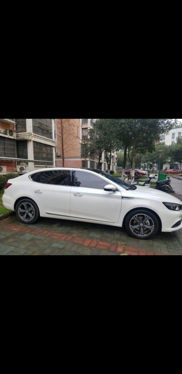 名爵6-求助大神这个情况应该怎么办。有啥省钱的办法。
自动豪华版，买了两个月了，今天检查车时发现右后轮前面侧边的地方破了一个坑，用手摸是明显是缺了一点点，可是是被石子蹦的。