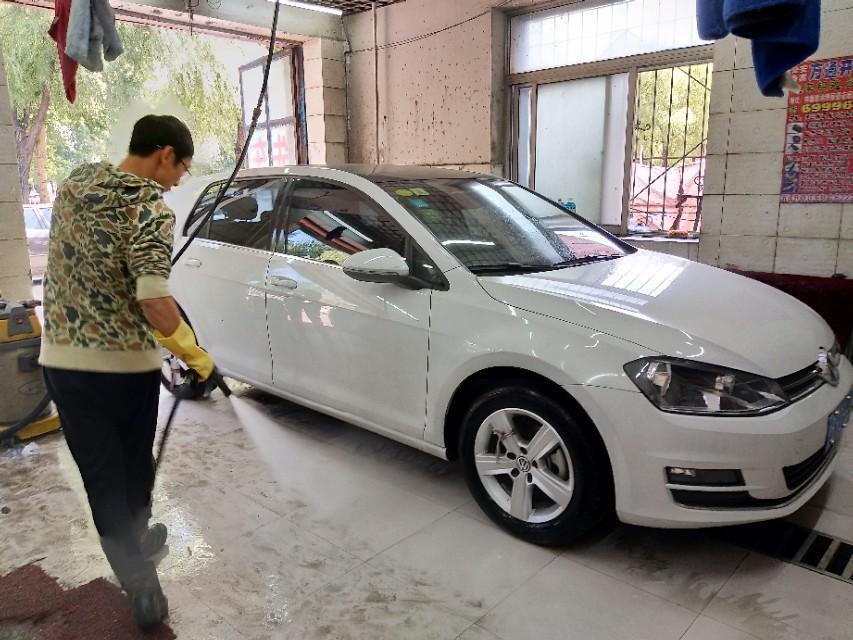 高尔夫2016，自动舒适1.6t,才1万公里，没大修过，能卖多少钱？