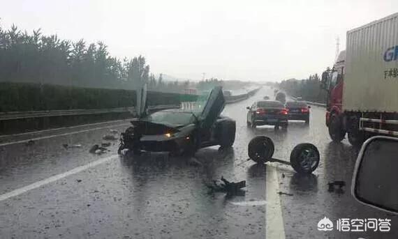 雷凌-高速公路上突遇暴雨或大风时，在应急车道短暂停留是否违章？
