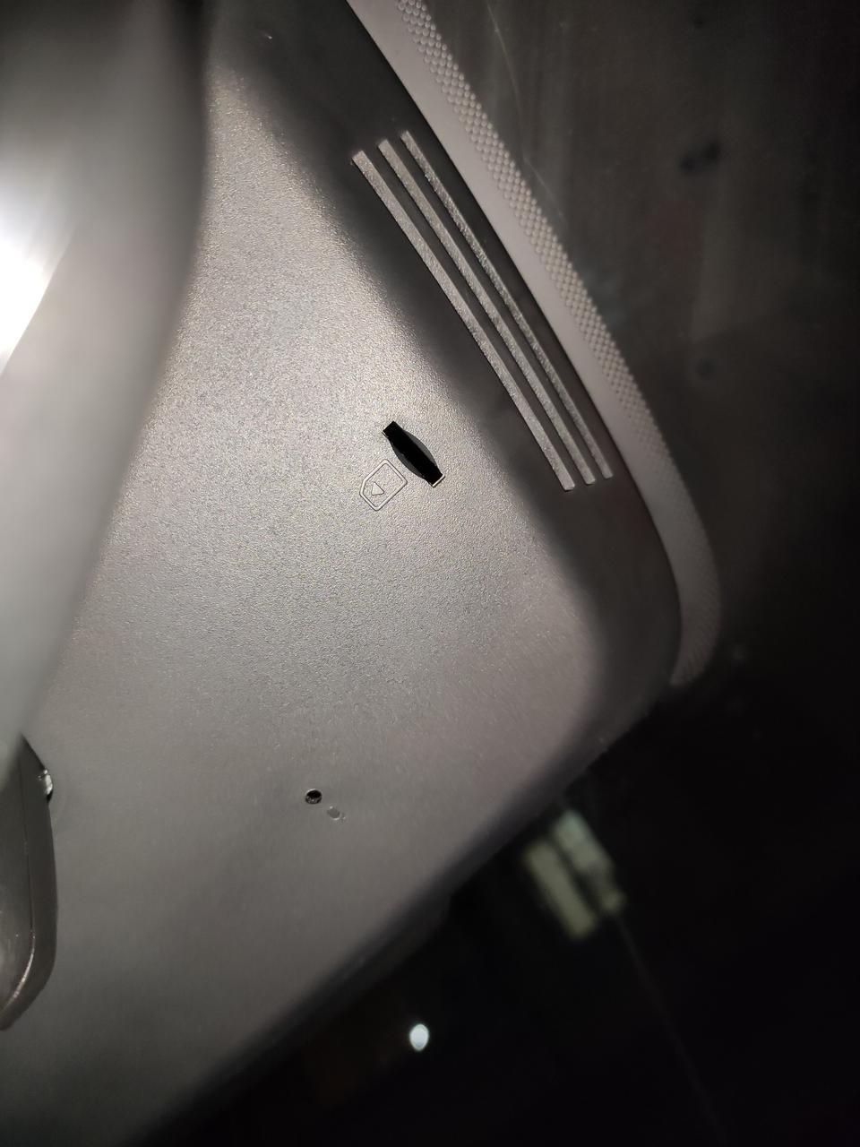 宋pro-请问自豪版的这个摄像头能做行车记录仪吗？旁边那个方方的口干什么的，第二张驾驶室内的小插口是干嘛的。