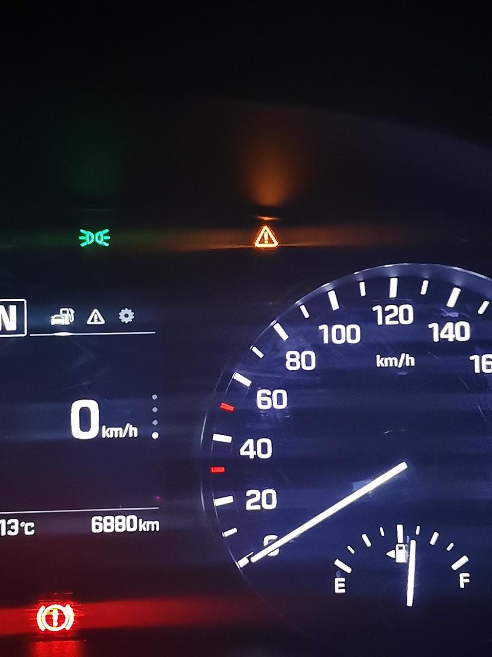 请问这个黄色感叹号是怎么回事？现代领动车