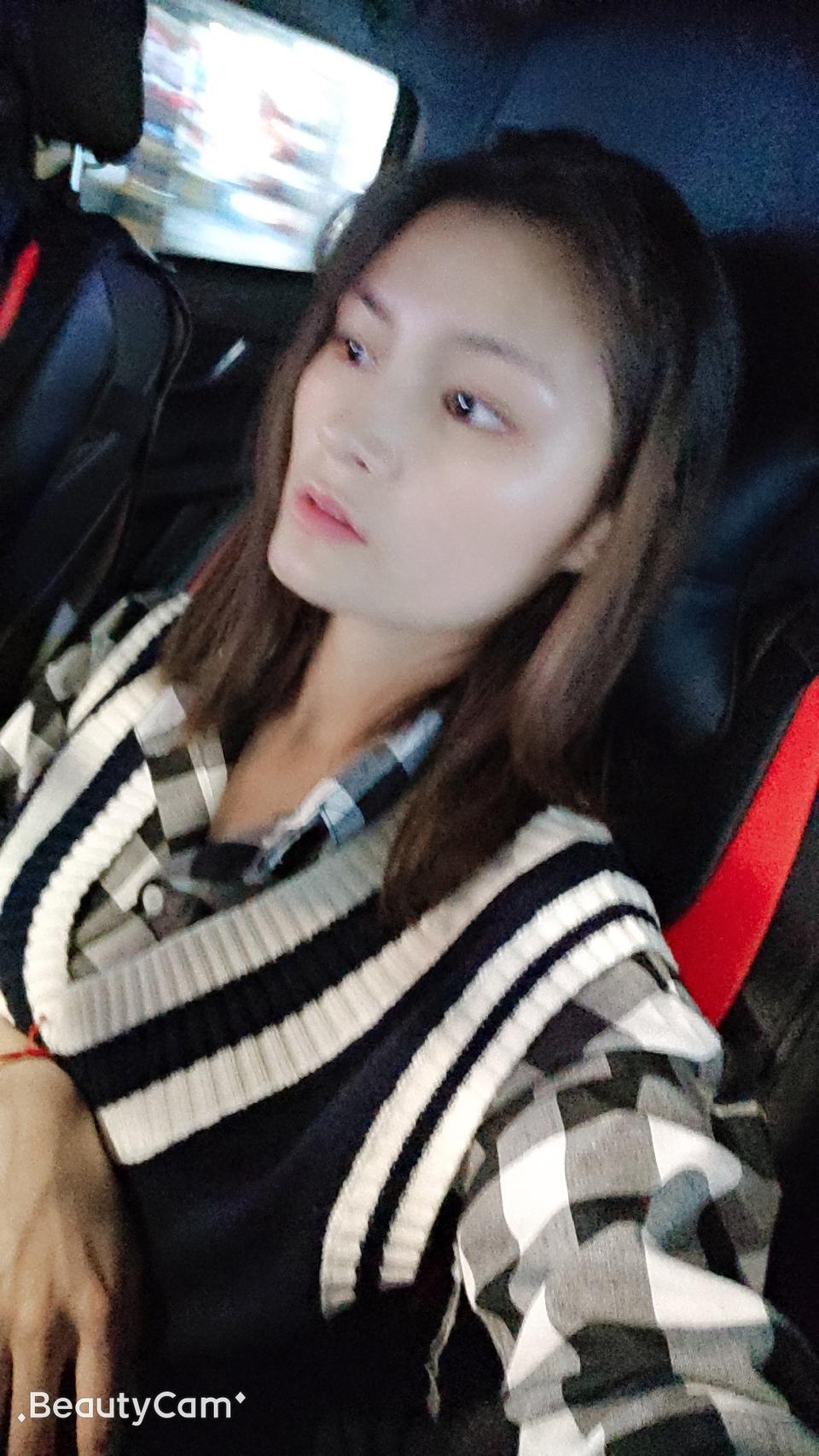 哎，瑞虎8这车，我在路上就见过一次，是不是很少人买这车啊，而且这车我开着感觉我从小姑娘变成老妇女了