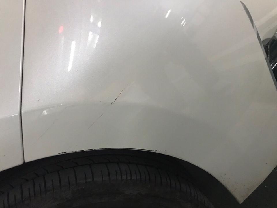雷凌的前翼子板蹭花一点，需要补漆吗？新车三个月。。。。。
