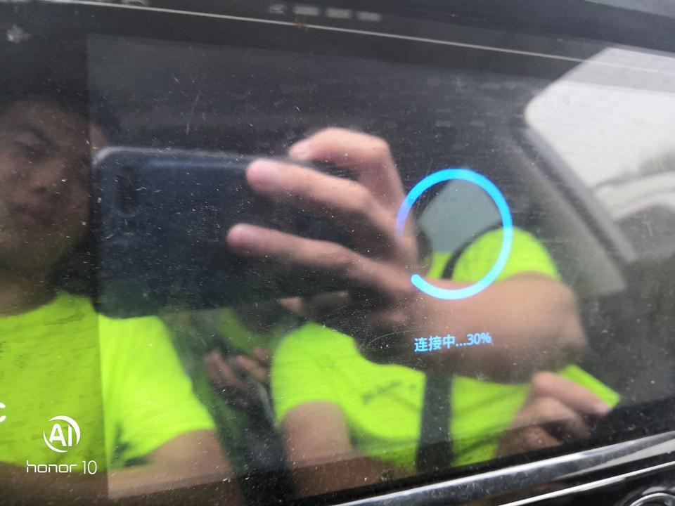 名爵6-各位大佬，为啥百度carlife连不上，用了两个手机连接都是显示%30就了解不上了，是不是车机系统需要升级了。?