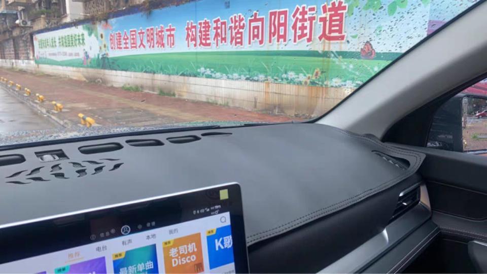 宋pro-宋 pro这种中控遮光垫会挡到副驾驶安全气囊弹出吗
