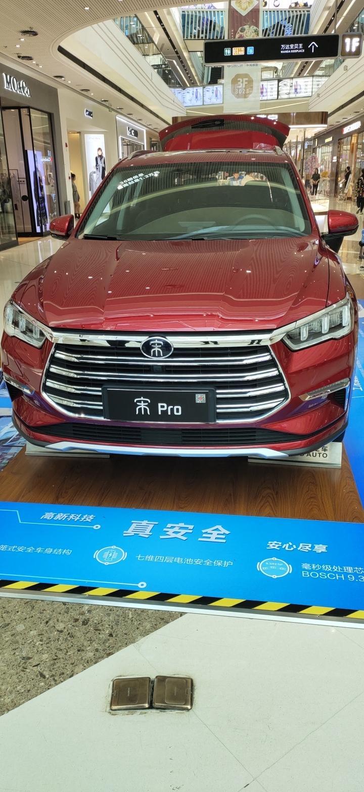 宋pro-想入手一个十万块钱左右的车，希望比桑塔纳大一点，想买Suv又怕费油，有什么值得推荐的车省油一点，或者性价比高 油耗一般，SUV或者轿车，不想要特别小的车，坐着不舒服