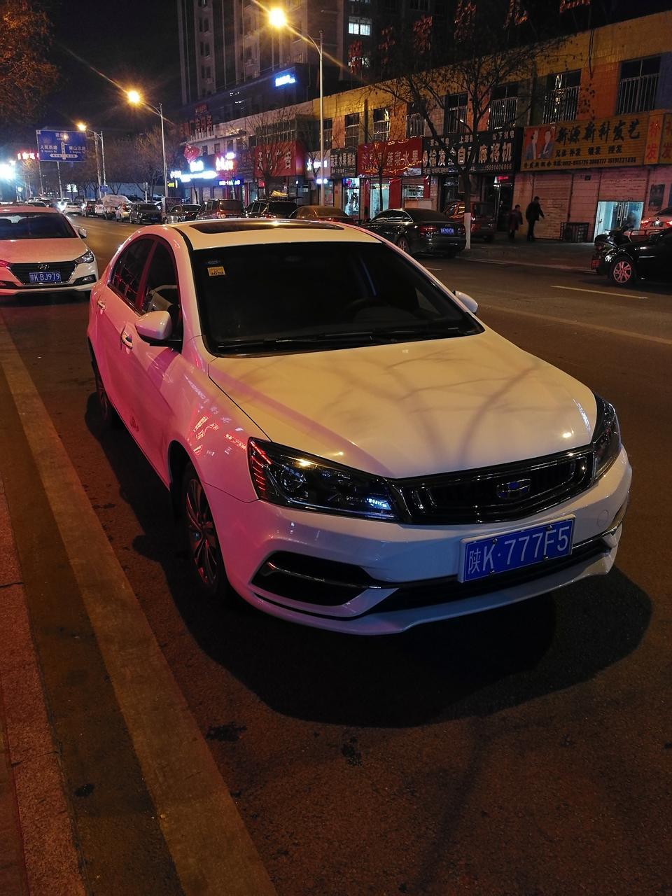 为什么我的帝豪，刹车松开后一秒多才会自动起步。踩油门的时候车子会向前猛的弹一下，有什么办法让车子的油门平顺解决吗？还有刹车松到一般时候，车子回自动前进
