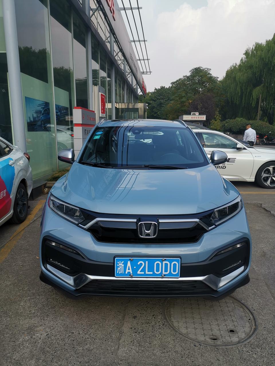 本人11月准备买一辆SUV，家用，城市居多偶尔高速，看好两款车型，本田xrv1.5t中配和逍客豪华版。感觉两车各有优势，但是逍客性价比稍高一点，不知道怎么选择。请各位路过的车友给出宝贵的意见