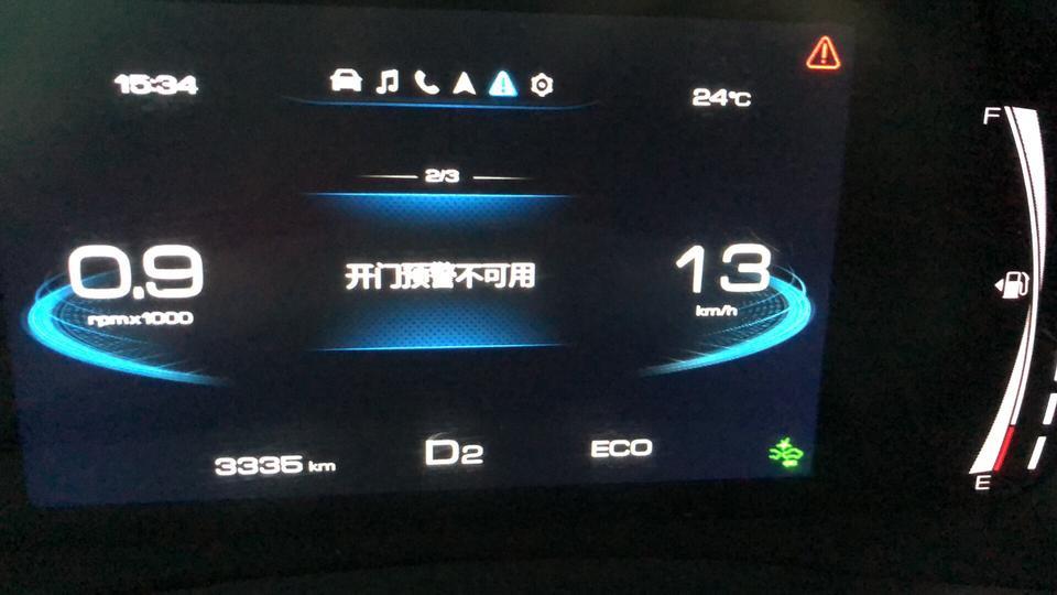 哈弗f7-哈佛F7准车主 必须吐槽！垃圾的过分！ 国产车还能信吗？
 提车第一天新车就有异响！无线充电坏的！去当地4S店检测两次 找不到异响原因， 然后跑到提车的城市去检测，告诉我是变速箱的问题， 刚买的新车！ 就变速箱有问题？ 更可气的是 4S店上报给厂家换新变速箱 厂家竟然不信！！！ 说派专人过来检测！ 结果呢 就一直拖 一直等， 现在提车一个半月了。又出新的问题 各种小毛病不断  真心劝大家别再相信哈佛了！ 太垃圾了！一点责任也不负！  真人真事 哈佛F7 2.0T i范。 骗子死全家。 有图有视频