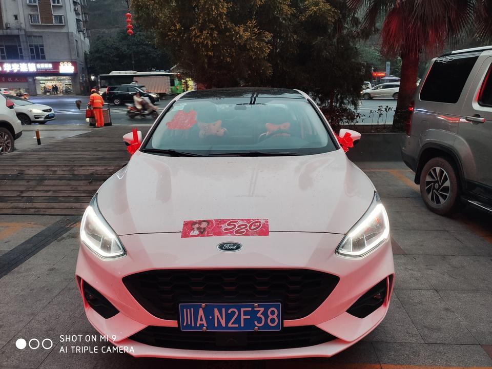 福克斯-车辆忘熄火但是拉了手刹挂了P档能锁住车门吗？