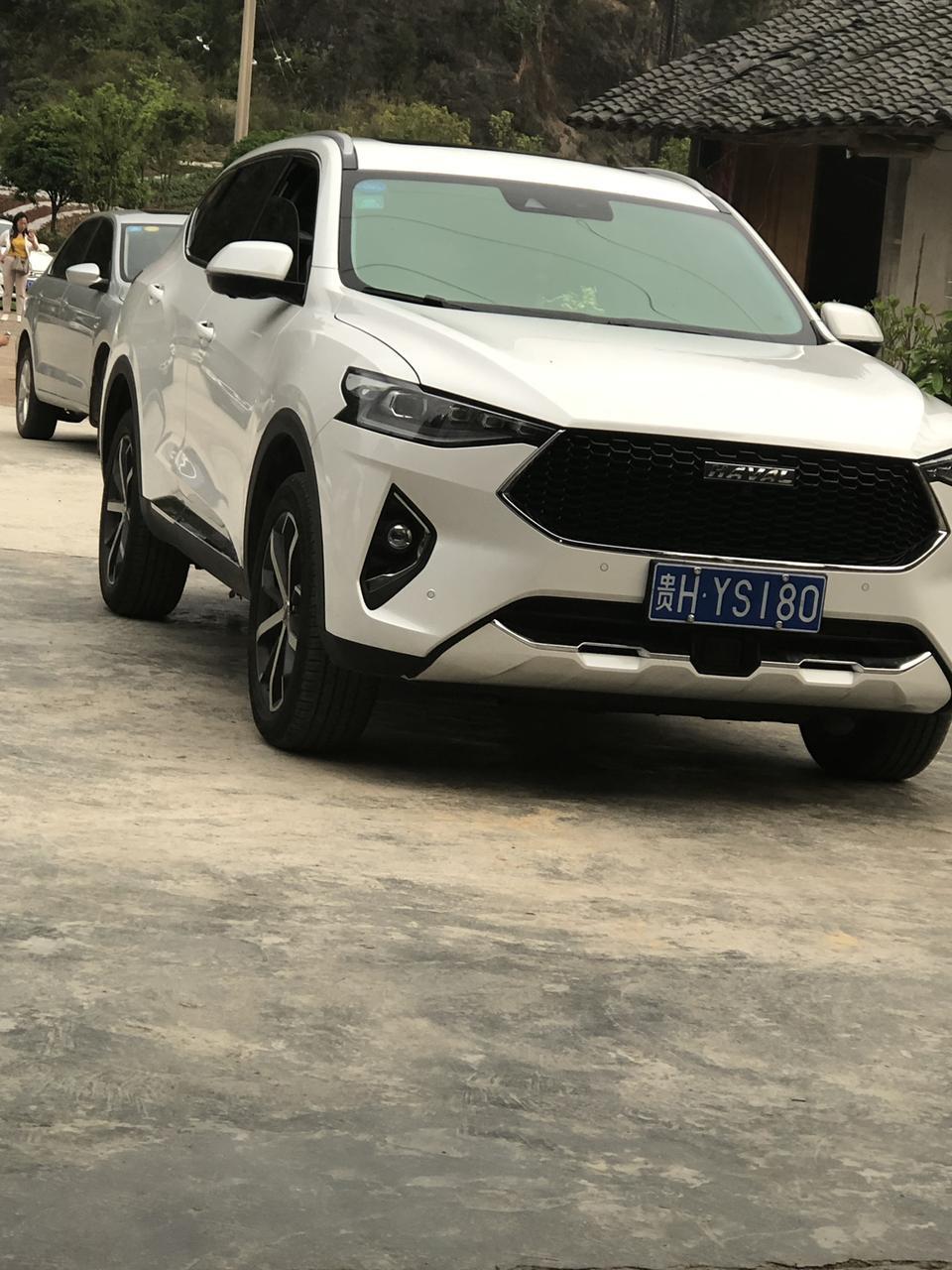 哈弗f7-哦，我在问下，我刚买的F7，晚上开大灯远光和近光能不能调高点啊！我自己在远处看远光灯就和近光一样，近光灯更不用说了和我之前开的轿车灯相处太多了