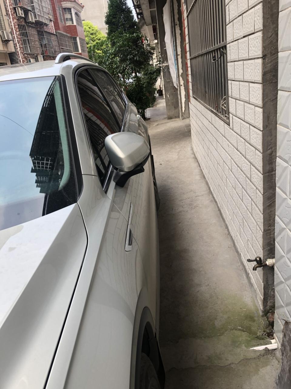 为啥我的2018途观l330豪华版后视镜跟别的不一样。还有我的车才开4000公里。刹车盘磨横不正常？