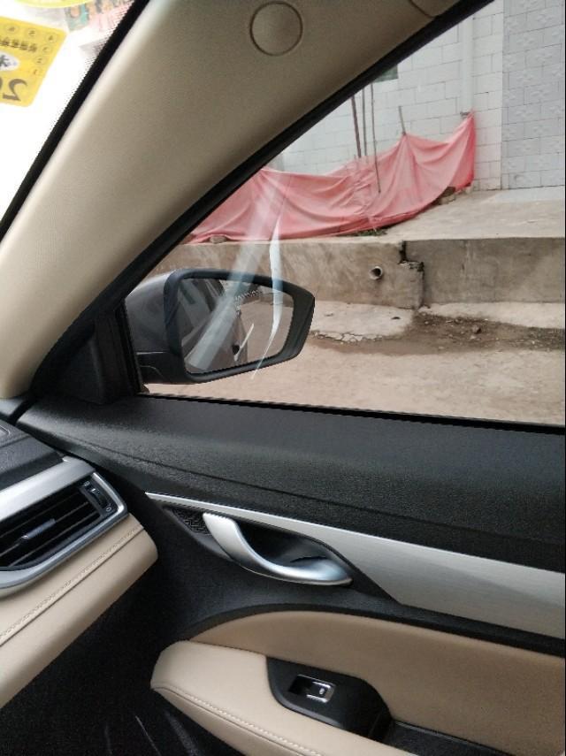 2018款新帝豪设计缺陷
后视镜反光影响行车安全，你们有这个情况吗？4s店承认是设计问题。 
提醒购车朋友！！！！！！！
