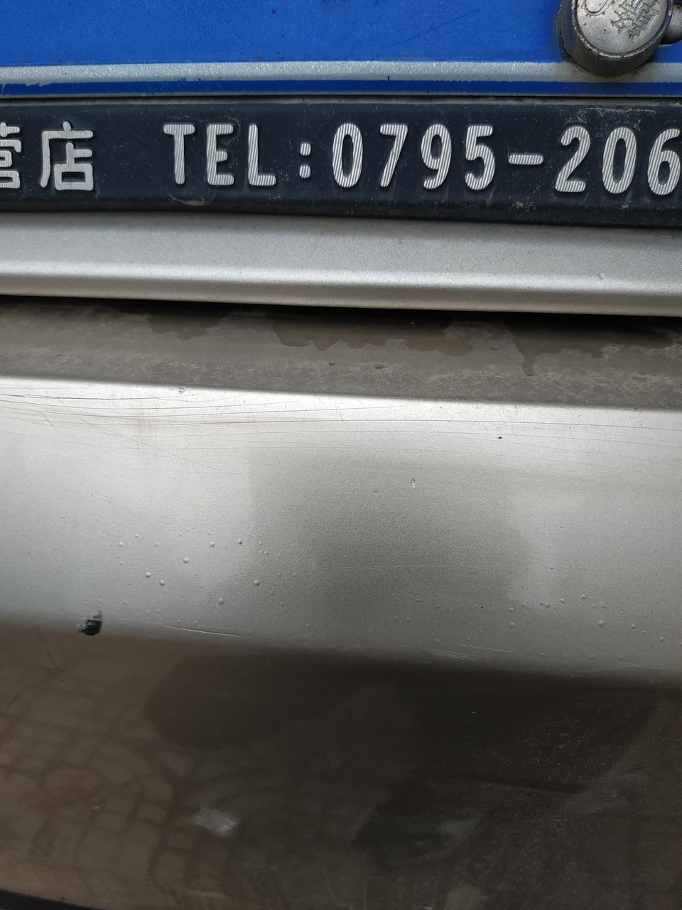 帝豪gl-你好，这台车买了一年多，前段时间准备去维修，结果维修师傅看到图片中这个现象（图片中此处本人没有喷过漆或者维修过）。请问这是质量问题还是喷过漆的？