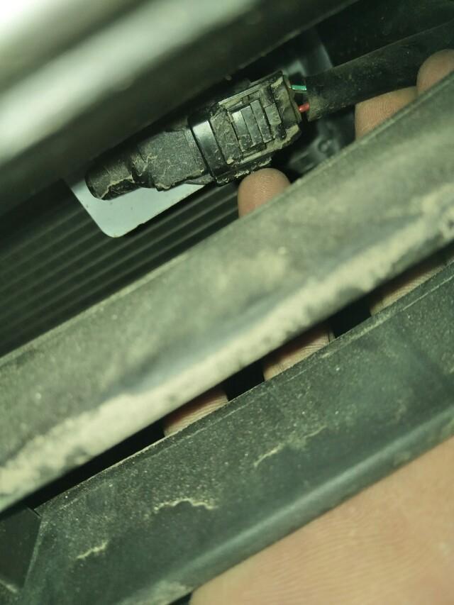 帝豪gl-防撞梁下有个这是什么  有什么作用  离水箱还有十多公分  ？？？