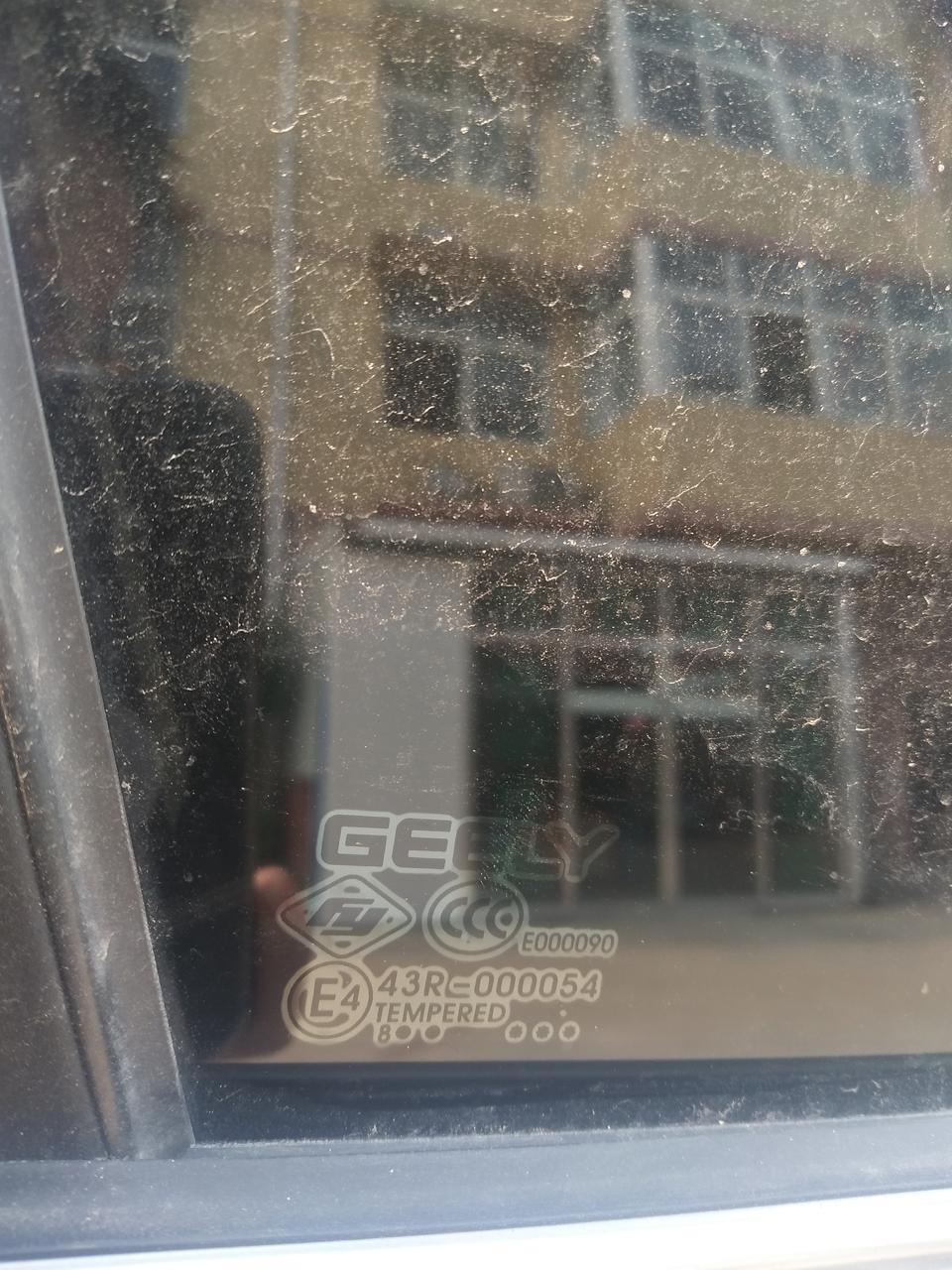 帝豪gl-请大家帮我看看我这是不是新车，我第一次买车，不懂的，我感觉不是，因为我一成手付款，接车时，牌照，有了，坐垫上的保护膜，啥都没有，车还不干净。谢谢大家帮我看看。