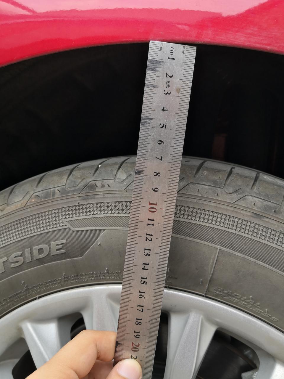 福克斯-有没有改轮毂的出来说说，19款180锋潮，是把原厂205/60/16改成215/50/17呢？还是一步到位235/40/18？