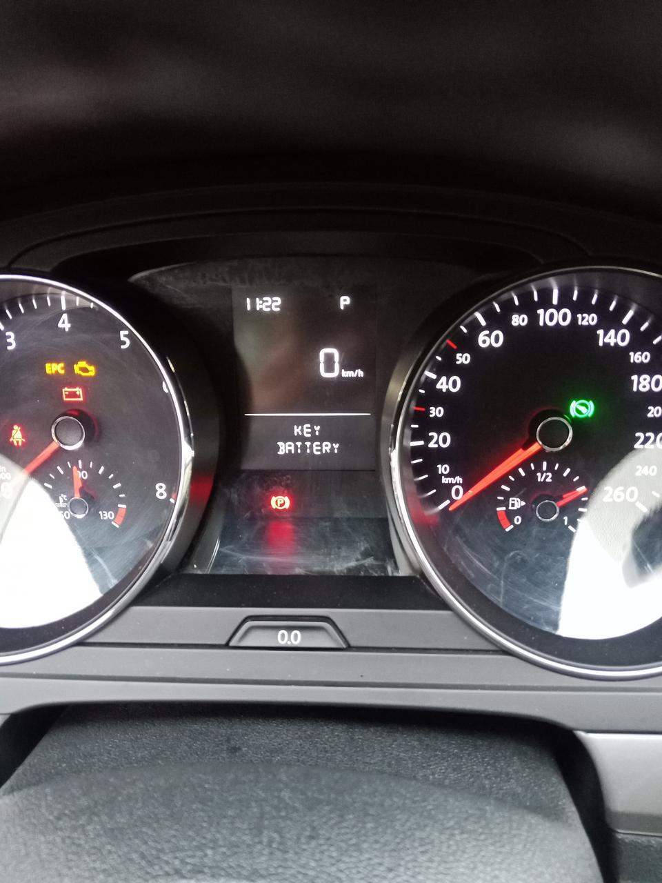 我的凌渡,每次打开电源这个仪表中间英文字母是什么意思,要跳差不多几