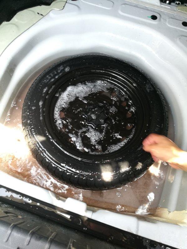 帝豪-朋友们，你们的有没有下雨天后备箱漏水的情况？
