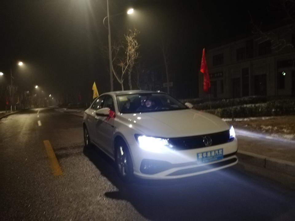 凌渡-今天提了凌度，请问各位前辈，在不更换原车中控屏的情况下怎么能让它有倒车影像功能？有大神知道的告诉小弟一声呗