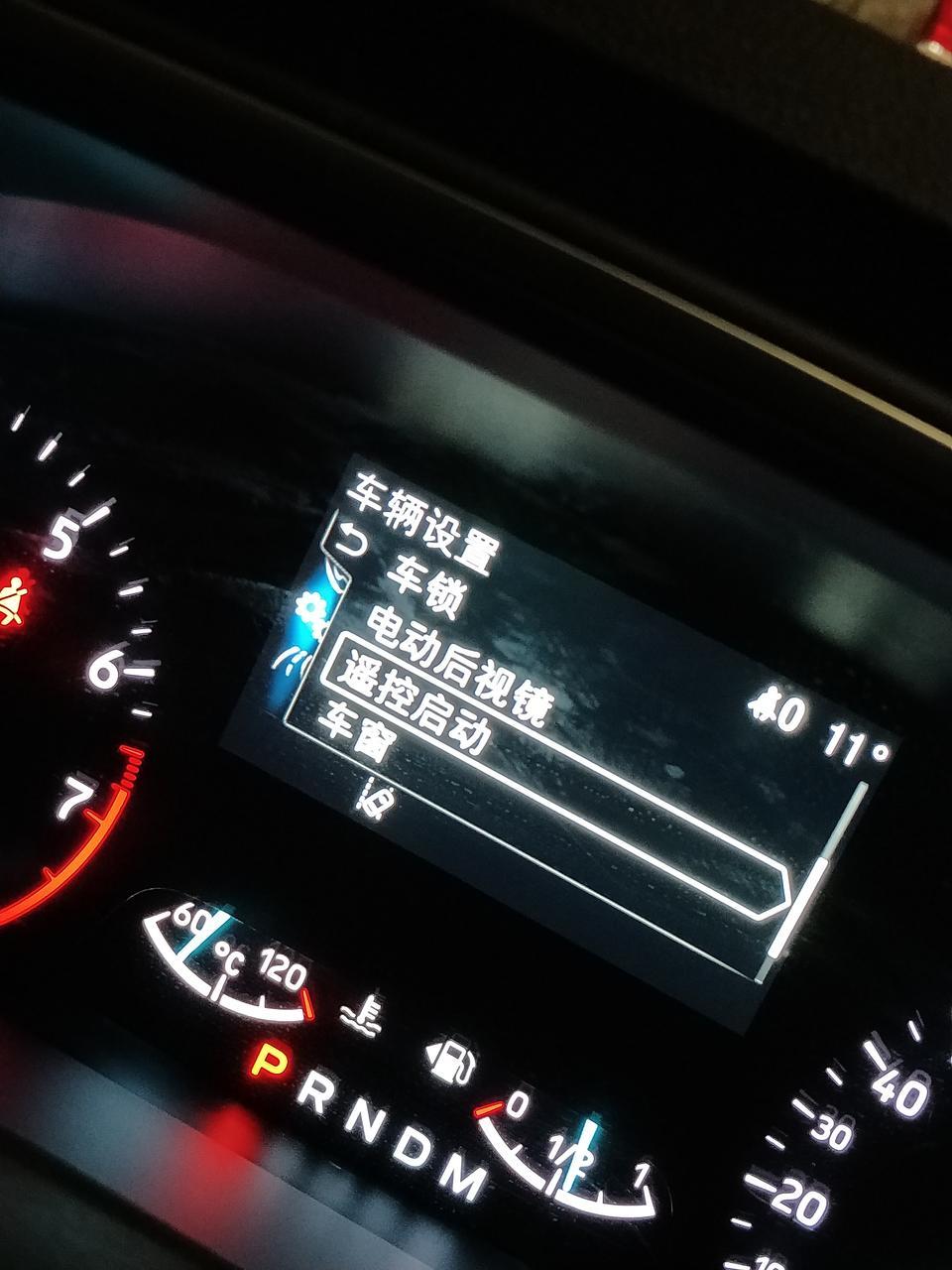 20款福克斯，买的时候说有遥控启动，遥控器上面怎么一键启动？？？说明书也没这个讲解，求大神解答。
