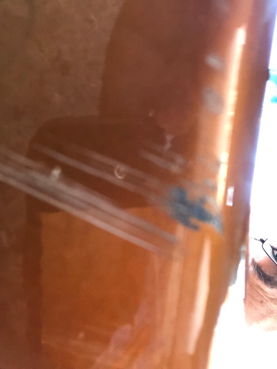 各位大神，爱车福克斯右前保险杠底部边缘刮蹭一下，不是很严重，但也是有道痕了。有什么好的方法补救吗？淘宝上的补漆神器好使吗？推荐几种方案呗